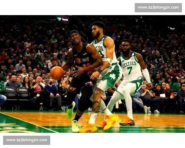 凯尔特人与雄鹿季后赛对决激战正酣 双方明星球员表现抢眼引发关注